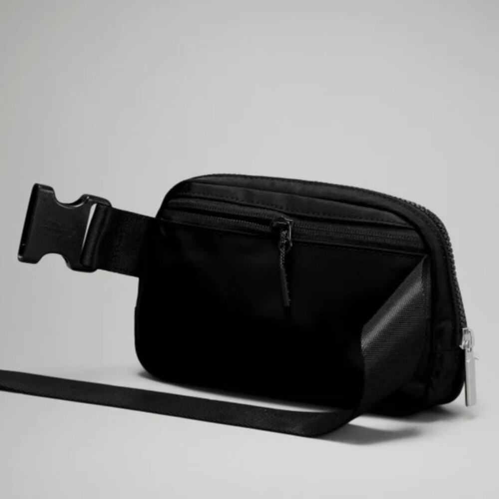 NWT Lululemon Everywhere Belt Bag 1L - Black OS - Picture 4 of 7